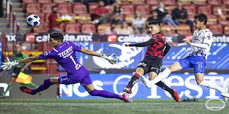 Xolos y Rayados dividen puntos