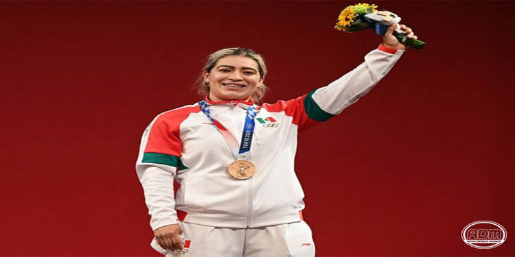 La medallista olímpica Aremi Fuentes denuncia que recibió un cheque sin fondo