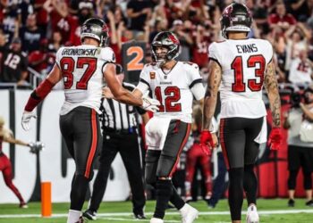 Los Buccaneers inician la defensa de su título con triunfo ante los Cowboys
