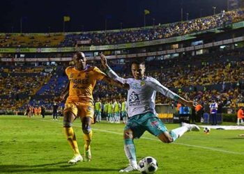 Los Tigres rescatan el empate en el Volcán