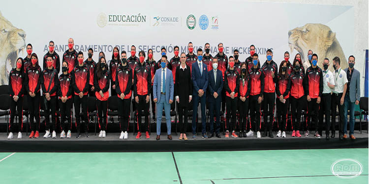 Abanderan a la Selección Nacional de Kickboxing rumbo al Mundial en Italia