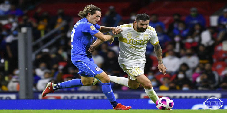 Cruz Azul y Tigres empatan en el Azteca