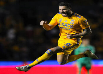Con doblete de Gicnac, Tigres deja a Chivas al borde de la eliminación