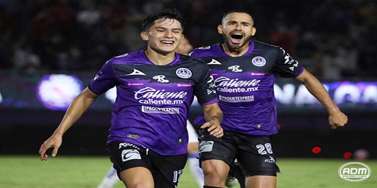 Los cañoneros despluman a los Gallos y sueñan con Liguilla