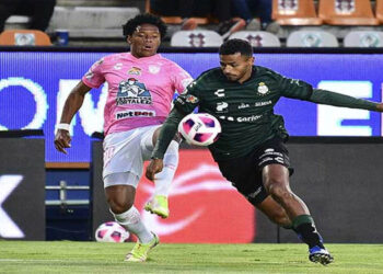 Santos le arrebata el triunfo al Pachuca