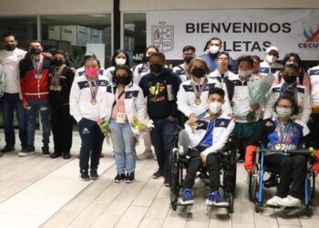 Recibe Raúl Morón Vidal a delegación michoacana de Paranatación