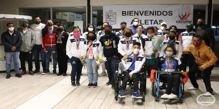 Recibe Raúl Morón Vidal a delegación michoacana de Paranatación