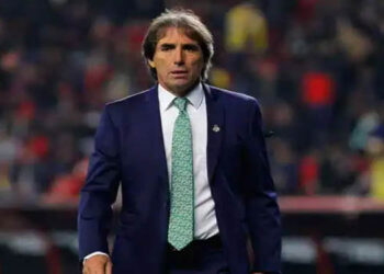 OFICIAL | Guillermo Almada deja la dirección técnica del Santos