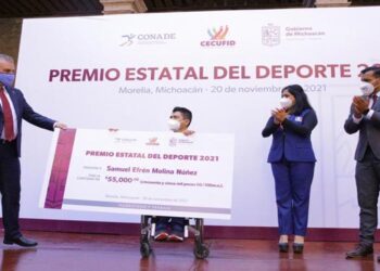 Samuel Molina Núñez y Sandra Loza Tenorio recibieron el Premio Estatal del Deporte 2021