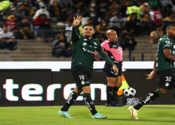 Santos golea a Pumas y lo aleja del repechaje