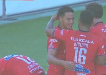 Los Coyotes aúllan en el Morelos ante unos Canarios que se les olvido ganar