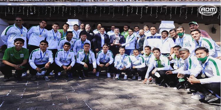 Alfredo Ramírez Bedolla recibe a Aguacateros CDU