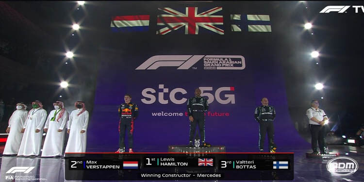 Lewis Hamilton gana un accidentado GP de Arabia Saudita