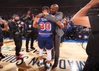 Stephen Curry, se convirtió en el máximo anotador de triples de la NBA