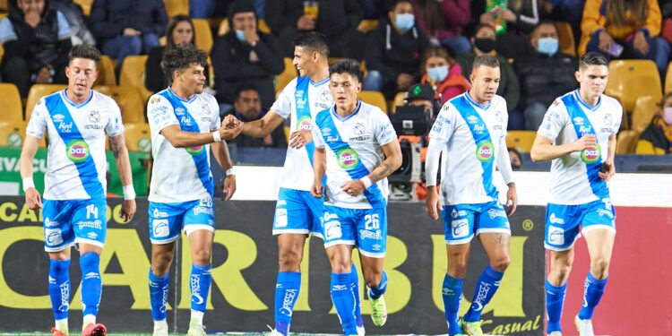 Puebla doma a los Tigres en el Volcán