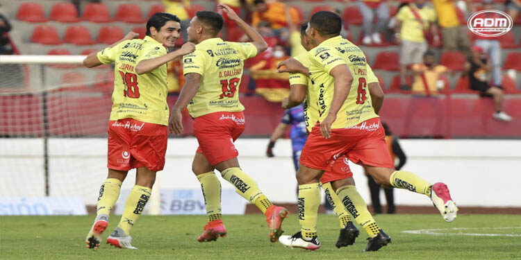 Los Canarios debutan con goleada ante Coyotes