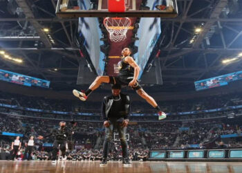 El mexicano Juan Toscano queda segundo lugar en el concurso de clavadas del NBA All-Star Game 2022