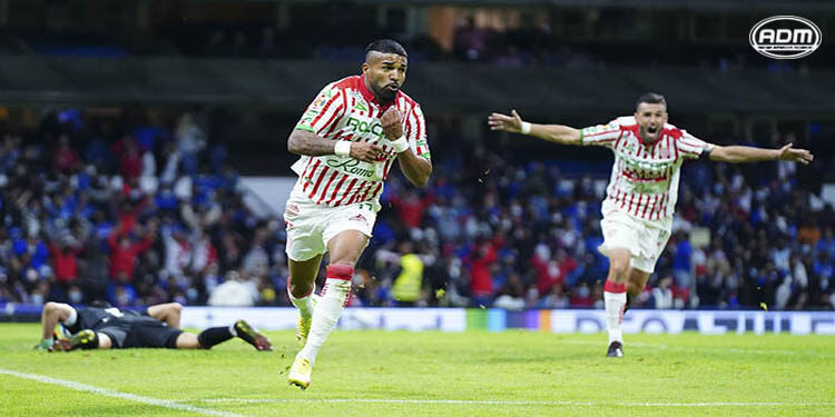 De último minuto Necaxa se lleva el triunfo del Azteca