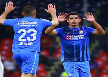 Cruz Azul vence a Pumas en el Azteca