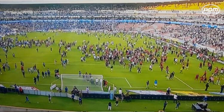 ¡Lamentable! El partido Querétaro vs Atlas fue SUSPENDIDO por violencia en las tribunas