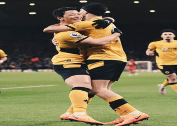 Raúl Jiménez anota gol en el triunfo de los Wolves ante el Watford