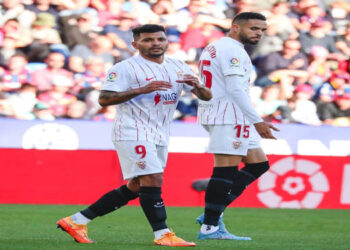 Jesús Corona marca doblete en el triunfo del Sevilla ante el Levante