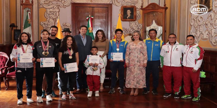 Alfonso Martínez entrega reconocimientos y apoyos a deportistas brillantes