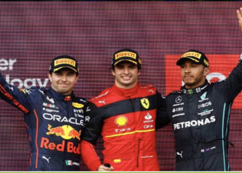 ¡Carrerón de ‘Checo! Sergio Pérez es segundo en el GP de Silverstone; Carlos Sainz es primero