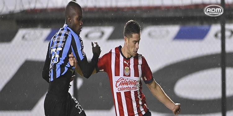 Chivas deja ir el triunfo ante Querétaro
