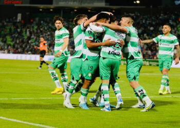 Santos golea y exhibe al Cruz Azul