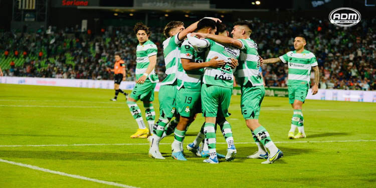 Santos golea y exhibe al Cruz Azul