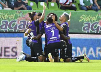 Los Cañoneros golean a la Fiera en su casa