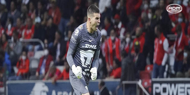 Con gol del portero Julio González, Pumas rescató el empate en el Infierno