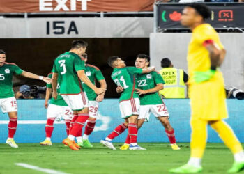 ‘Chucky’ Lozano le da el triunfo a México sobre Perú