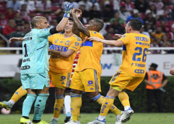Los Tigres frenan la racha de Chivas