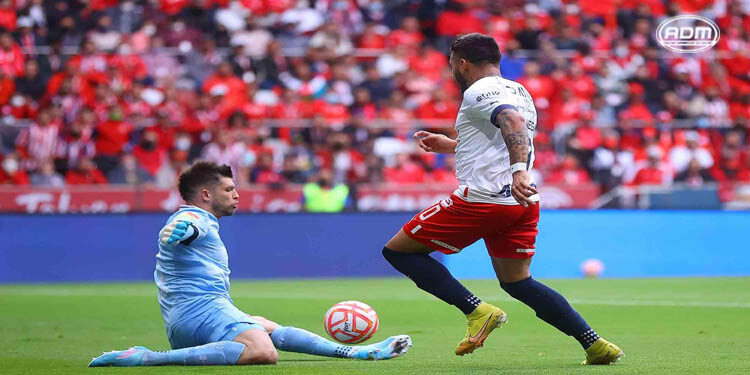 Polémico empate entre Toluca y Chivas