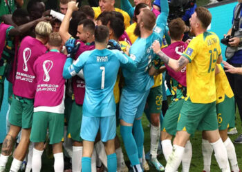 Australia superó a Dinamarca y se metió a los Octavos de Final