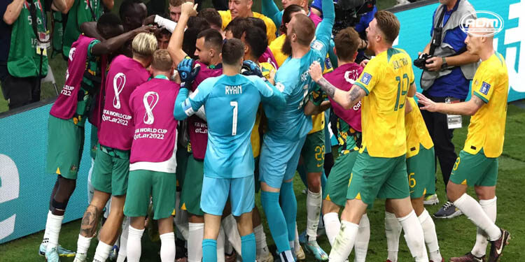 Australia superó a Dinamarca y se metió a los Octavos de Final