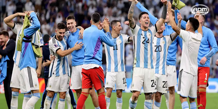Leo Messi y Dibu Martínez guían a Argentina a Semifinales