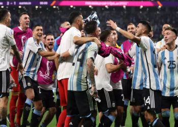 Argentina sufre, pero avanza a los Cuartos de Final