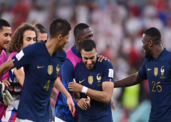 Francia vence a Polonia y sigue su camino hacia la defensa del título