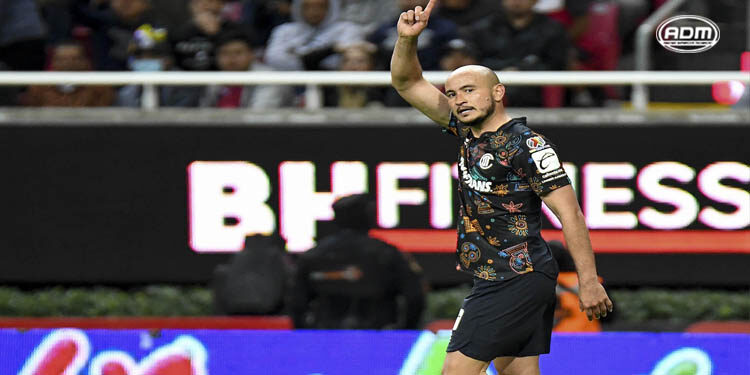 Toluca le hace la diablura a Chivas en su presentación en casa