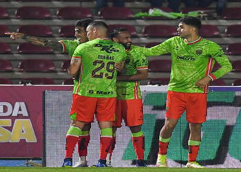 Los Bravos golean y logran su primera victoria