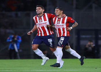 Las Chivas vence a los Pumas en CU