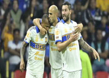 Los Tigres descarrilan a la Máquina en el Azteca