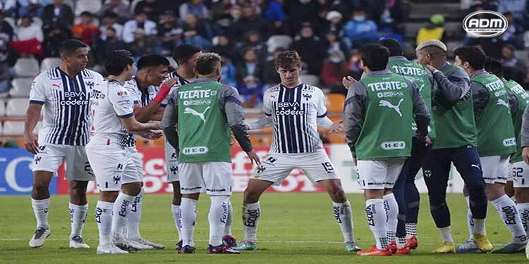 Los Rayados le pegan al Campeón