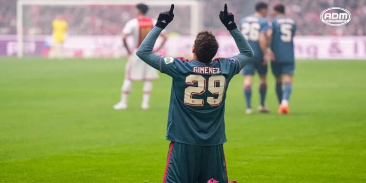 En duelo de mexicanos, Santiago Giménez y el Feyenoord se llevan el Clásico de los Países Bajos