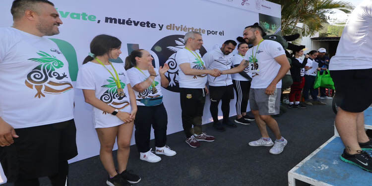 Encabeza Ramírez Bedolla la carrera atlética recreativa “Actívate-Muévete y Diviértete por el Achoque”
