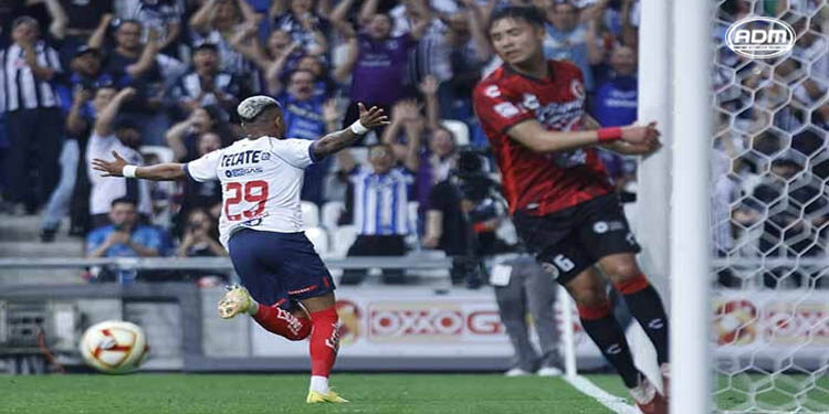Los Rayados golean a los Xolos en el Gigante de Acero
