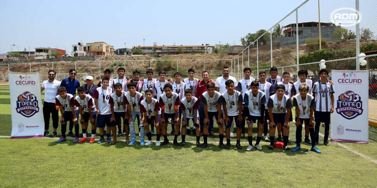 Domina Lázaro Cárdenas en fútbol en Torneo de la Esperanza